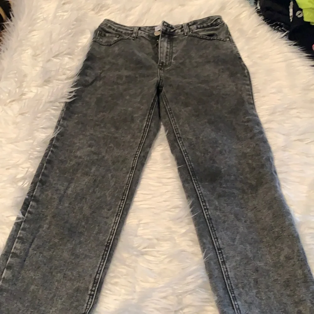 Jeans - Picture 1 of 2